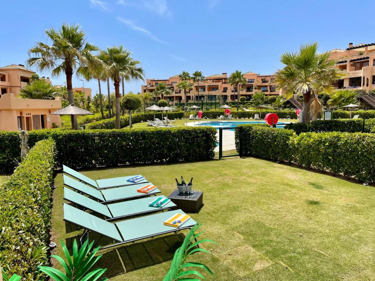 Casares Beach Golf Apartment With Private Garden Direct Pool Access 외부 사진