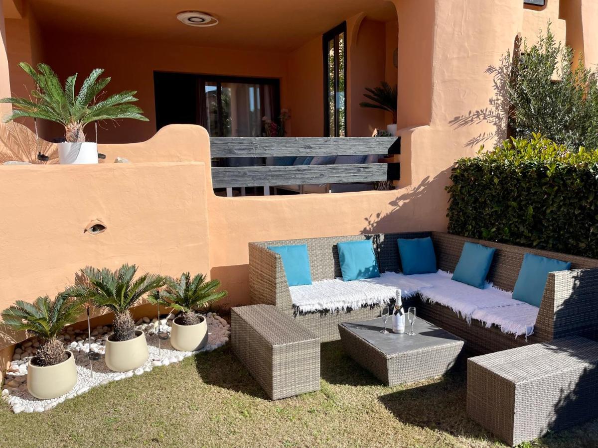 Casares Beach Golf Apartment With Private Garden Direct Pool Access 외부 사진